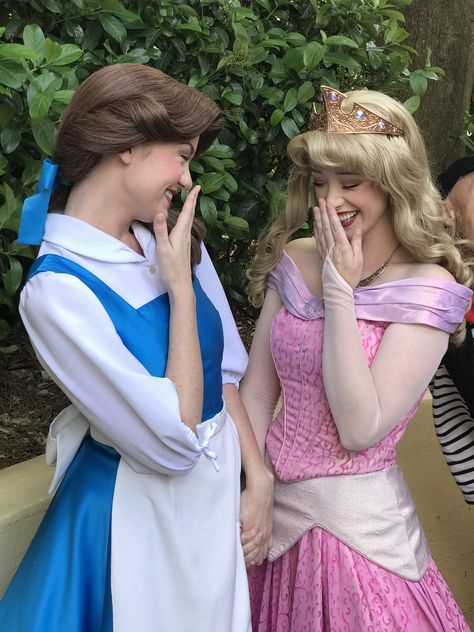 Princess Aurora at Walt Disney World, Face Character. Sleeping Beauty. Belle. Beauty and the Beast. Disney Parks Princess, Disney Park Princess, Character Sleeping, Princess Aurora Costume, Outfits Goth, Disney World Princess, Disney Characters Costumes, Disneyland Princess, Disney Princess Cosplay