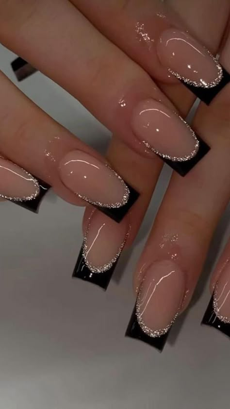 27 Black & Gold Nail Designs That Are Chic & Trendy! - The Catalog Country Barbie, Shorties Nails, Couples Dp, Hoco Nails, Girls Nail Designs, Gold Nail Designs, Simple Gel Nails, Girly Acrylic Nails, Classic Nails