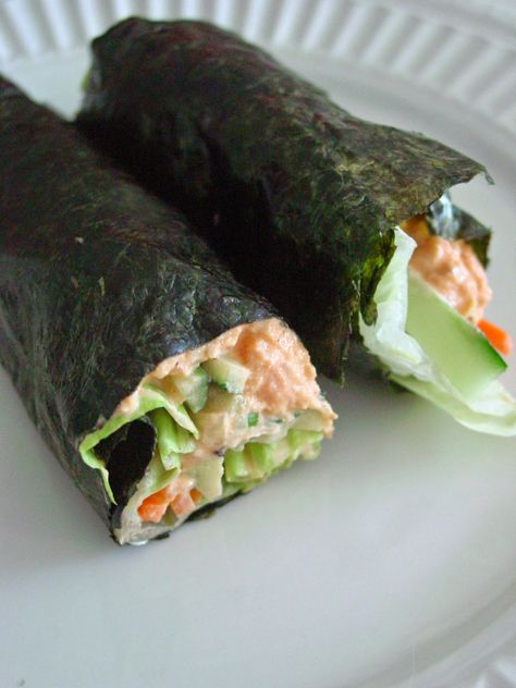 Nori Spicy Tuna Salad Wrap - Tuna Seaweed Wrap // She recommends rolling nori around salmon or tuna salad for an omega-3-rich snack. Tuna Seaweed Wrap, Seaweed Snacks Recipes, Tuna Salad Wrap, Nori Recipe, Pumpkin Spread, Spicy Tuna Salad, Nori Rolls, Sushi Salad, Seaweed Wrap