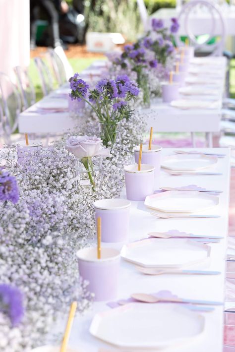 Lavender Party Theme Table Settings, Simple Lavender Centerpieces, Pastel Purple Decorations Party, Lavendar Table Settings, Lilac Themed Birthday Party, Purple Garden Party Decorations, Lilac Gold And White Party, Light Purple Table Decorations, Lavender Bday Party