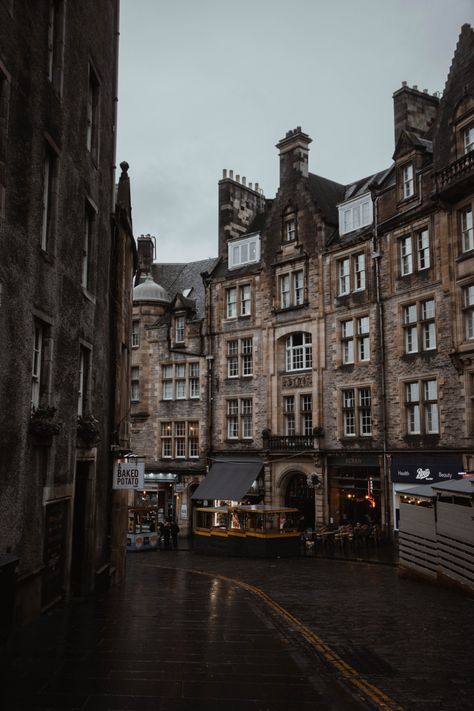 Edinburgh United Kingdom, Edinburgh Wallpaper Iphone, Edinborough Aesthetic, Edinburgh Scotland Aesthetic Wallpaper, Scotland Astethic, Edingbruh Autumn, Eidenburgh Aesthetic, Edenborough Scotland, Edinburgh Scotland Wallpaper