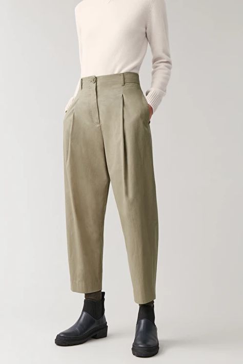 Khaki Pants Outfit Women Streetwear, Khaki Pants Outfit Women, Khaki Pants Outfit, Streetwear Ideas, Minimalist Outfits, Green Trousers, Women Streetwear, Cotton Trousers, Streetwear Women