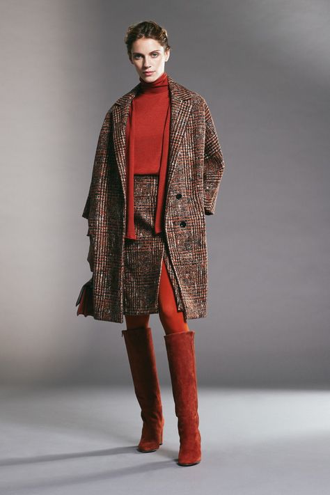 Kiton AW19 Mode Tartan, Winter Mode Outfits, Look Con Short, Winter Stil, Looks Street Style, Red Boots, Fashion Weeks, 가을 패션, Winter Fashion Outfits