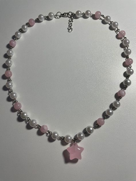 Jelly Star beaded necklace! Necklace And Bracelets, Kawaii Beaded Necklace, Pearl Pendant Beaded Necklace, Cute Pink Jewelry, Beaded Necklace Ideas Handmade, Necklaces Diy Ideas, Necklace Ideas Beads, Cute Necklace Ideas, Beaded Choker Ideas