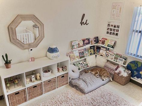 Reading Corner Montessori, Bedroom Reading Corner Kids, Small Corner Play Area, Montessori Corner Living Room, Reading Corner Baby Room, Montessori Toddler Rooms Girl, Montessori Bedroom Layout, Girls Montessori Bedroom, Montessori Bedroom Decor