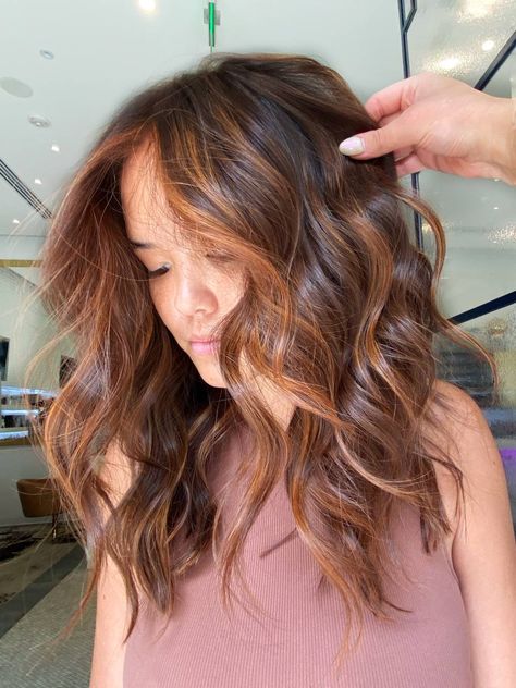 Ginger Brown Balayage Hair, Brunette Balayage Cooper, Copper Brown Hair Color Balayage, Money Piece Balayage Copper, Natural Copper Balayage Brunette, Copper Highlights On Brown Hair Money Piece, Brown Cinnamon Balayage, Balayage Hair Cooper, Partial Auburn Highlights