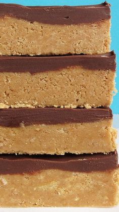 Reese's Peanut Butter Bars, Butter Bars Recipe, Chocolate Dessert Bar, Peanut Butter Squares, Peanut Butter Bars Recipe, Peanut Butter Oatmeal Bars, Peanut Butter Chocolate Bars, Peanut Butter Granola, Butter Bars