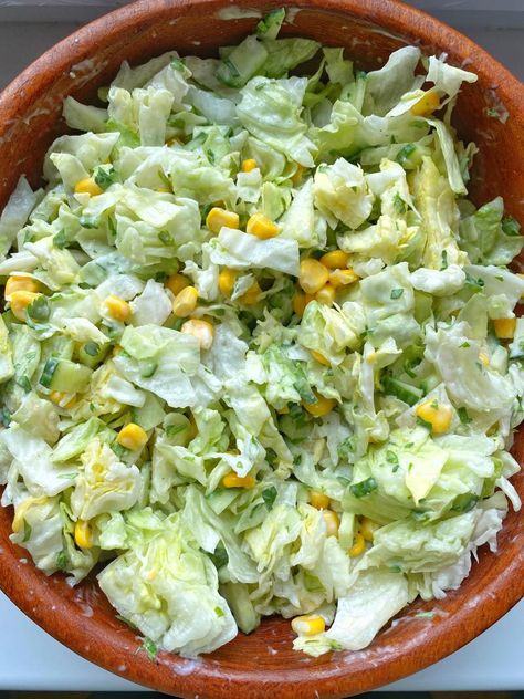 Iceberg Yoghurt Salad - Tasty Simply Vegan Iceberg Lettuce Salad Recipes, Iceberg Lettuce Recipes, Light Salad Recipes, Iceberg Lettuce Salad, Iceberg Salad, Yoghurt Sauce, Lettuce Salad Recipes, Lettuce Recipes, Salad Recipes Healthy Easy