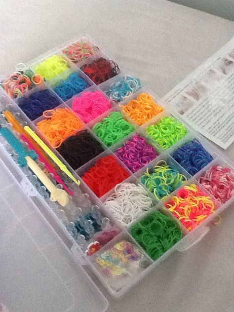 Aesthetic Loom Band Bracelets, Rubber Band Bracelet Kit, Rainbow Loom Aesthetic, Rainbow Loom Organizer, Loom Bands Tutorial, Rainbow Loom Bracelets Easy, Loom Band Bracelets, Knit Bracelet, Rubber Band Bracelet