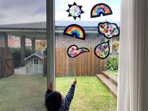 Kids Suncatcher Craft, Diy Sun Catcher, Kindergarten Art Activities, Suncatcher Diy, Diy Suncatchers, Window Crafts, Stained Glass Effect, Suncatcher Craft, Bible School Crafts