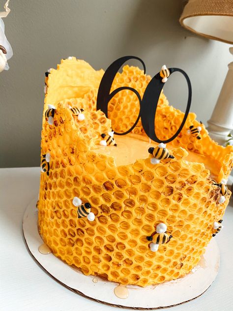 60th Birthday Cake Ideas For Dad, Birthday Cake For Mum, Bee Hive Cake, Mum Cake, Bee Birthday Cake, 60th Birthday Cake, Honeycomb Cake, Bee Cake, Retirement Cake