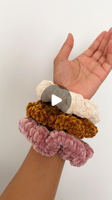 krysten on Instagram: "crochet scrunchie tutorial 🧶

Super easy project that works up in about 15 minutes. Perfect item to make for markets, to use as a scrap buster, to make for gifts… the list goes on and on ❤️

:: m a t e r i a l s::

6.5mm crochet hook
bulky weight velvet yarn 
elastic
scissors
tapestry needle

::i n s t r u c t i o n s::
 
1. Make a slip knot. Chain 8. Join in a circle.
2. Single into each stitch in the round for 50 rounds.
3. Cut an 8 inch piece of elastic.
4. Pull the elastic through the tube of fabric. Tie a knot to secure.
5. Sew the ends of the tube together. Finish off and weave ends. 

All done!

#crochettutorial #crochet #crocheted #crocheter #crochetscrunchie #scrunchies #diy #tutorial #reels #yarnth3orytaughtme #tejer #rva" Velvet Yarn Crochet Projects, Velvet Crochet Ideas, Velvet Yarn Projects, Crochet Velvet Yarn, Scrunchie Tutorial, 2024 Crochet, Finger Knitting Projects, Crochet Scrunchie, Scrap Yarn Crochet