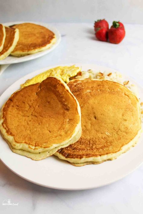 (Copycat) Denny's Pancake Recipe - BeeyondCereal Copycat Dennys Pancakes Recipe, Dennys Pancakes Copycat, Denny’s Pancake Recipe, Bob Evans Pancake Recipe, Dennys Pancakes Recipe, Dennys Pancakes, Diner Food, Making Pancakes, Pancake Calories