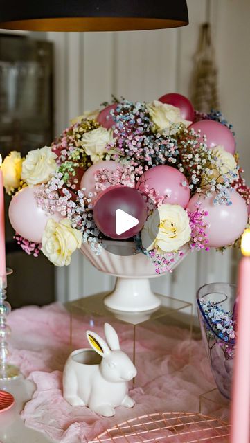 Balloon And Floral Centerpieces, Balloon And Flower Centerpieces, Oasis Flower Arrangements, Fancy Decorations, Holiday Centerpieces Diy, Balloons And Flowers, Balloon Topiary, Flower Ball Centerpiece, Balloon Vase