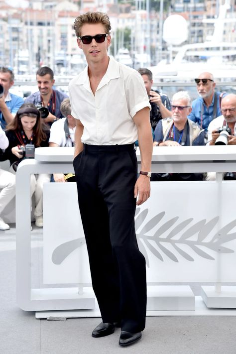 Austin Butler Is the King of Cannes | GQ Butler Outfit, Blue Suede Shoes, Priscilla Presley, Austin Butler, Tom Hanks, Street Outfit, Look Casual, Cannes Film Festival, Night Outfits