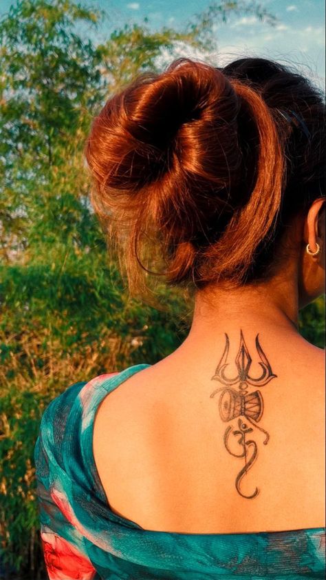 Hand Mahadev Tattoo, Trishool Tattoo Small, Mahadev Tattoo On Back, Tattoo Of Mahadev, Shankar Bhagwan Tattoo, Mahadev Tattoo Designs For Women, Shiva Related Tattoo, Tattoo Ideas Female Mahadev, Back Shiva Tattoo