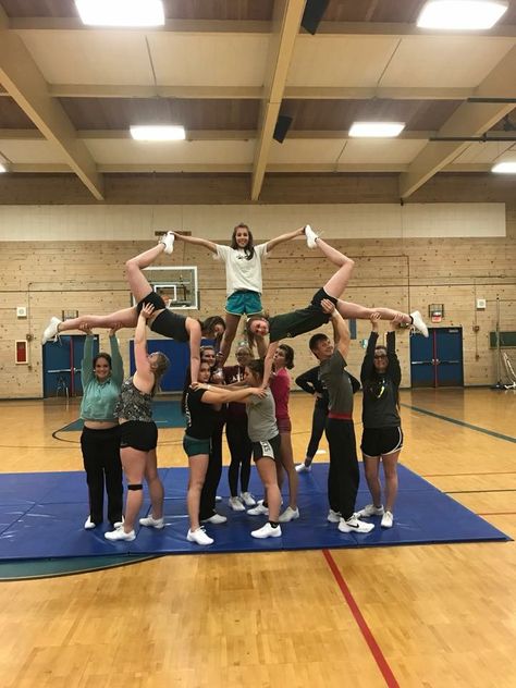 Swedish pyramid stunt #cheer #pyramid #stunts #cheer #cheerislife 15 Person Cheer Formation, Cheer Stunts High School Pyramid, Cheer Stunts Pyramids, Pyramid Stunts Cheer, Pyramid Cheer Stunts, Easy Pyramids Cheer Stunts, Cheer Pyramids Stunts, Easy Cheer Pyramids, Cheer Stunts For Middle School