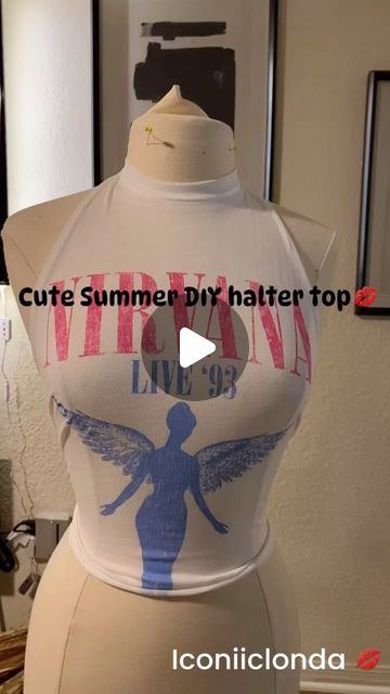 Yolanda W. on Instagram: "A quick tutorial on how to make a cute summer halter top out of your favorite graphic T! This is a oldie but goodie! ☝🏾💋" T Shirt To Halter Top, Cut T Shirt Into Tank Top, Halter Top Diy Tee Shirts, T Shirt Halter Top Diy, Make A T Shirt Cute, Tshirt Into Halter Top, Tshirt To Halter Top, T Shirt Into Halter Top, Diy Tank Top From T Shirt