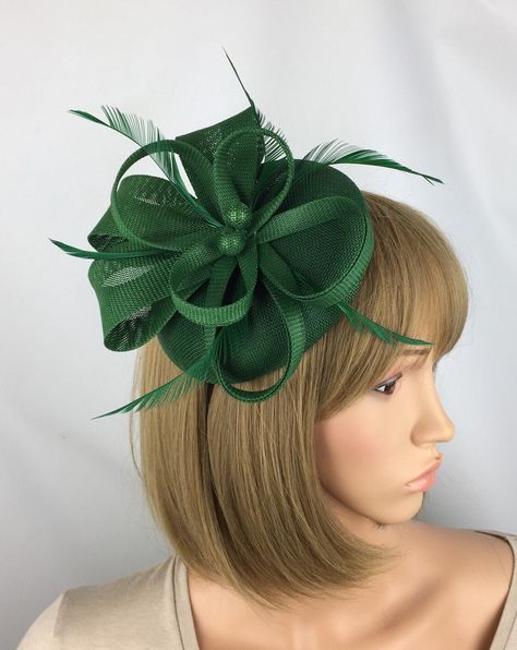 www.etsy.com/uk/shop/PrettyElegant1: Green Fascinator Emerald Green Forest Green Wedding facinator Mother of the bride Ascot Ladies Day Races Ascot #etsy #green #forest #emerald #pillbox #jade #occasion #wedding #ladiesday #motherofthegroom Facinators Wedding, Fascinators For Weddings, Green Wedding Hair, Royal Blue Fascinator, Forest Green Wedding, Ascot Ladies Day, Purple Fascinator, Green Fascinator, Ascot Races