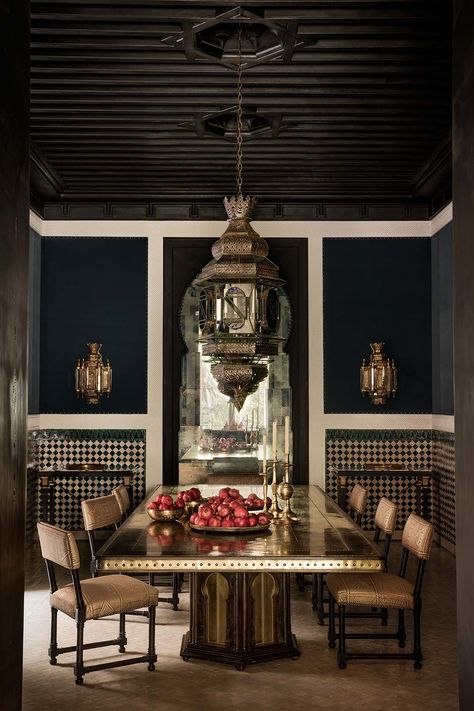 YinjiSpace - Pablo Paniagua x Marrakech Moroccan Dining Room, Modern Moroccan Decor, Maximalism Interior, Dubai Houses, Moroccan Inspiration, Store Design Boutique, Moroccan Homes, Moroccan Interiors, Spanish Design