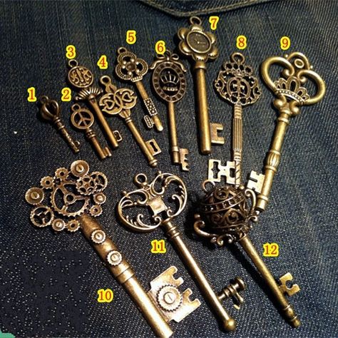 Steampunk Party Decorations, Polymer Clay Steampunk, Antique Jewelry Victorian, Steampunk Party, Steampunk Key, Vintage Skeleton Keys, Vintage Skeleton, Old Keys, Skeleton Keys