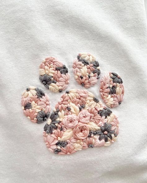 🐾 This one is for my dog lovers ✨ Swipe for a closeup ☺️➡️ #dogloverstagram #petembroidery #embroideredclothing #embroideredflowers… | Instagram Dog Embroidery Ideas, Julie Cockburn, Paw Print Embroidery, Dog Embroidery Designs, Simple Hand Embroidery Patterns, Embroidery Wall Art, Embroidery Tshirt, Diy Embroidery Patterns, Handmade Embroidery Designs