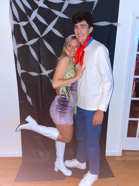 Blonde Daphne Costume, Diy Fred Scooby Doo Costume, Fred And Velma Costume Couple, Freddy And Daphne Costume Couple, Freddie And Daphne Costume, Freddy Scooby Doo Costume, 90s Cartoon Couples Costumes, Shaggy And Daphne Costume, Daphne And Shaggy Costume