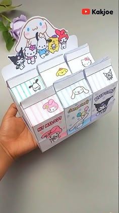 Shinchan Paper Craft, Paper Box Template Free Printable Gift Bags, Paper Printable Crafts, Mini Toys Diy, Paper Box Craft, How To Make Stuff Out Of Paper, Cute Diy Crafts With Paper, Sanrio Arts And Crafts, Blind Box Template