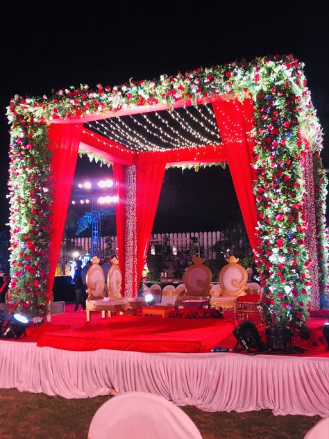 Marriage Mandap Decoration Indian Night, Marriage Chori Design For Day, Marriage Chori Design For Night, Marriage Stage Decoration, Outdoor Wedding Candles, Vidhi Mandap, Wedding Decorations Diy Centerpiece, Reception Decoration Ideas, Mandap Decoration