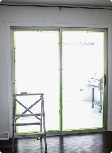 How to paint sliding glass doors - a quick and easy solution to ugly aluminum doors Door Trim Ideas Interior, Mirror Sliding Door, Metal Window Frames, Sliding Patio Door, Sliding Doors Exterior, Door Makeover Diy, Aluminum Doors, Glass Doors Patio, Aluminium Sliding Doors