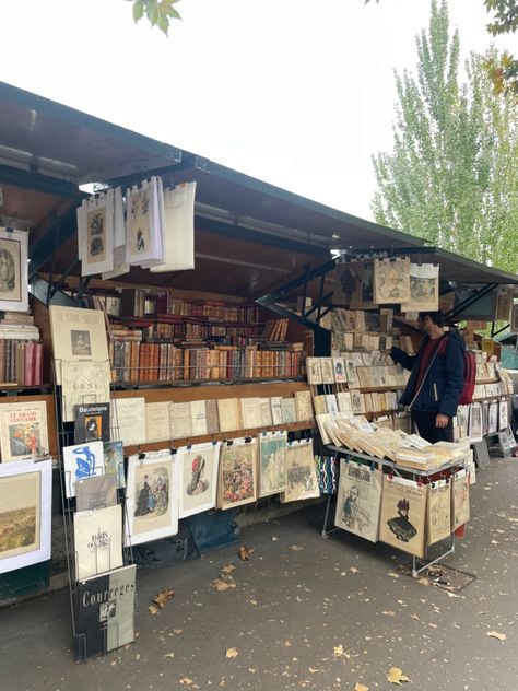 #paris #parisian #books #bookshelf #art #europe #market Europe Market, Old Book Art, Paris Markets, Europe Art, Bookshelf Art, Books Bookshelf, Art Market, Im In Love, The Good Place