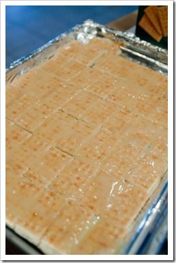 Club Crackers With Slivered Almonds, Club Cracker Dessert Recipes, Club Cracker Dessert Bars, Club Crackers Recipes, Pig Candy Crackers, Club Cracker Recipes Snacks, Club Crackers Toffee, Recipes Using Club Crackers, Club Cracker Cookies