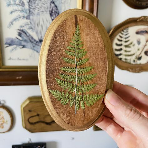 Mini Forest Fern Wall Art Botanical Fern Wall Hanging Pressed Floral Wall Art Framed Pressed Flower Gallery Wall Decor - Etsy Pressed Ferns In Frames, Pressed Fern Art, Botanical Christmas Decor, Nature Themed Decor, Botanical Decor Ideas, Pressed Flower Display, Nature Gallery Wall, Dark Forest Decor, Pressed Leaf Art