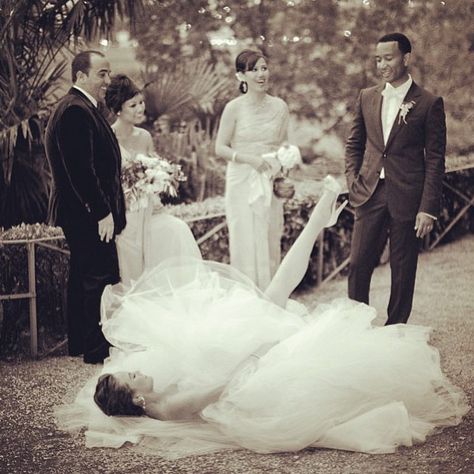 Chrissy Teigen Wedding, Chrissy Teigen John Legend, John Legends, Vera Wang Wedding, Red Wedding Dress, Marriage Vows, Como Italy, Stunning Wedding Dresses, Martha Stewart Weddings