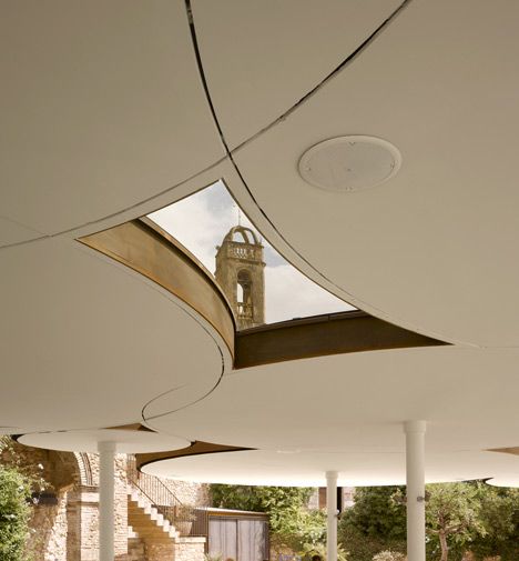 Castell d’Emporda by Concrete. Surrounding the courtyard is the fourteenth century castle, which was converted into a boutique hotel back in 1999.  Dutch architects Concrete designed flattened parasols of rusted steel to shelter the terraced restaurant outside a historic castle in Girona, Spain.  Photography is by Ewout Huibers. Pergola Ideas For Patio, Sail Canopies, Sun Sail Shade, Shade Canopy, Patio Roof, Structure Architecture, Pergola Kits, Pergola Plans, Diy Pergola