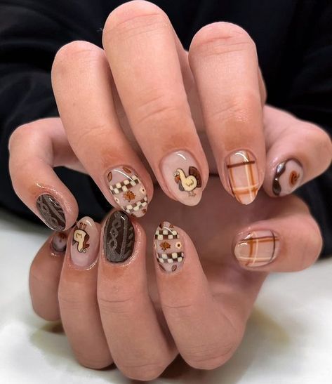 Turkey Nails Designs, November Nail, Turkey Nails, Fall Thanksgiving Nails, Thanksgiving Nail Designs, Thanksgiving Nail Art, Thanksgiving Nail, Simple Fall Nails, November Nails