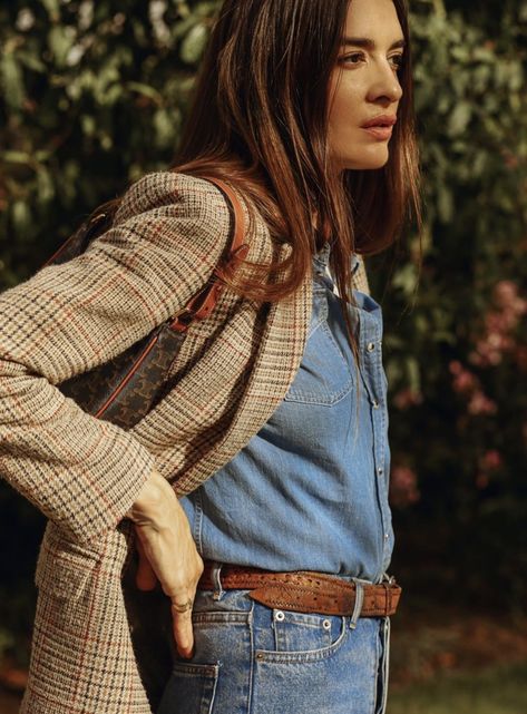 University Fashion Aesthetic, Plaid Trench Coat Outfit, Tuscany Spring, Blazer Outfits Casual, Casual Outfit Inspiration, Americana Fashion, Fashion Mood Board, Suit Style, Work Looks