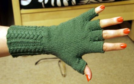 Fingerless Gloves Knitting Pattern Knitted Gloves Mittens, Knitting Gloves Pattern, Fingerless Gloves Knitted Pattern, Yarn Creations, Glove Pattern, Gloves Pattern, Fingerless Mitts, Finger Gloves, Fingerless Gloves Knitted