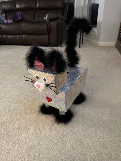 Made this for my daughters valentines day party. She loves all cats. Two boxes, wrapping paper, toilet paper rolls, cotton balls, a wire, and a boa. She absolutely loved it! Cat Valentines Boxes, Cat Valentines, Valentine Cat, Valentine Boxes, Valentines For Daughter, Valentines Box, Valentine Day Boxes, Valentines Decor, Toilet Paper Rolls