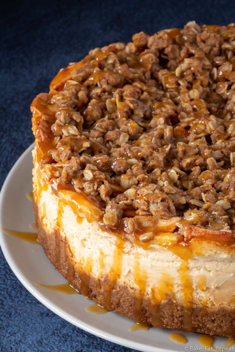 Apple Crisp Cheesecake - Bake. Eat. Repeat. Apple Crisp Thanksgiving, Apple Desserts Thanksgiving, Apple Sauce Dessert Recipes, Apple Crisp Cheesecake Recipe, Baked Apples Dessert, Christmas Apple Desserts, Cheesecake Recipes Apple, Fruity Cheesecake Recipes, Apple Crisp Cheesecake Pie