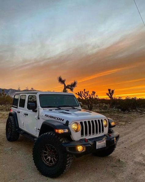 Jeep Driving, White Jeep Wrangler, Jeep Wallpaper, White Jeep, Jeep Photos, Custom Jeep Wrangler, Dream Cars Jeep, Offroad Jeep, Last Ride