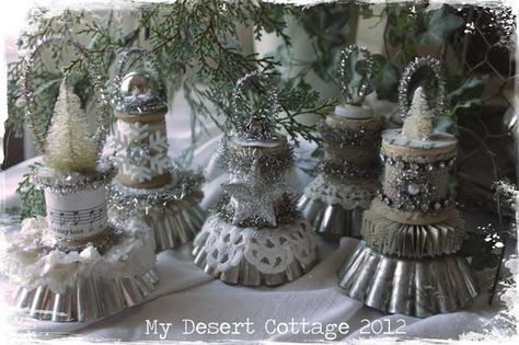 Spool Ornaments, Desert Cottage, Mini Tart Pans, Spool Crafts, Tin Ornaments, Deco Luminaire, Shabby Chic Christmas, Primitive Christmas, Handmade Christmas Ornaments