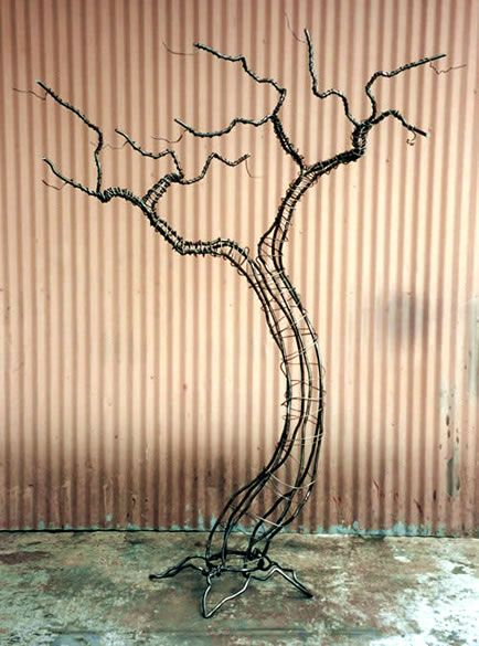 Wire Tree Tree Art Diy, Hollow Tree, Wire Tree Sculpture, Wire Trees, Tree Artwork, Faux Tree, Wire Tree, Diy Yard, Sculpture Metal