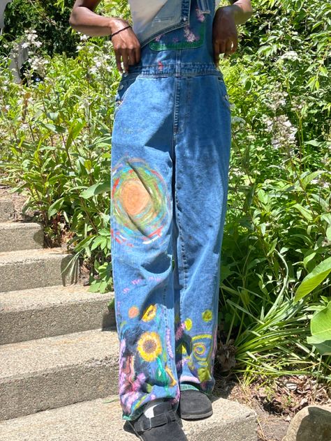 Rainbow Overalls Outfit, Overalls Painting Outfit, Overalls With Paint On Them, Paint Covered Overalls, Painting Overalls Outfit, Overalls Outfit Artsy, Aesthetic Artist Outfit, Artist Overalls Outfit, Art Teacher Clothes Aesthetic