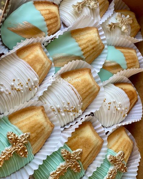 Dippedbyvee on Instagram: “Madeleines 🤍 #dippedbyvee #madeleines #chocolatedippedstrawberries #chocolatecoveredstrawberries #baptism #treattable #bayarea” Madeline Dipped Chocolate, Madeline Cookies Dipped, Chocolate Dipped Madeleines, Chocolate Covered Madeline Cookies, Baptism Dessert Ideas, Chocolate Covered Madeleines, Baptism Snack Table Ideas, Baptism Dessert Table Ideas, First Communion Treats