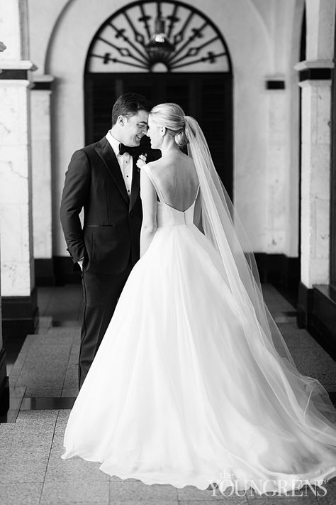 Wedding Photography Checklist, Country Photography, Destination Wedding Dress, Wedding Photography Tips, Wedding Photos Poses, Country Club Wedding, Wedding Photography Poses, Pink Unicorn, Wedding Photography And Videography