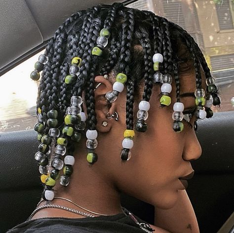 Pinterest: @calllmedi ✨ Woc Hairstyles, Underlights Hair, Twisted Hair, Braiding Styles, Natural Braids, Protective Hairstyles Braids, Short Braids, Braids With Beads, Easy Hairstyle