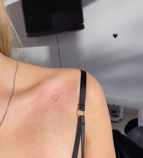 Dainty Tattoos Heart, Small Heart Tattoo On Shoulder, Tatoos Small Heart, Small Heart Tattoo On Chest, Heart Tattoo On Collar Bone, Collarbone Heart Tattoo, Heart Collar Bone Tattoo, Dainty Collar Bone Tattoo, Herz Tattoo Klein