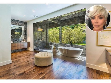 26 of the most luxurious celebrity bathrooms: Holly Willoughby, Jennifer Aniston & more - Photo 20 Kris Jenner Bathroom, Architectural Digest Kitchen, Kardashian Houses, Celebrity Bathrooms, Kris Jenner House, Large Bathtubs, Pearl House, Vogue Williams, Kim Kardashian Kylie Jenner