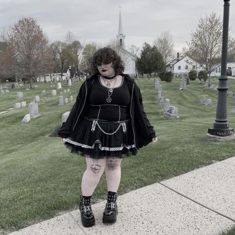 Mid Size Goth Fashion, Plus Size Summer Goth, Plus Size Harajuku, Thick Emo Goth, Plus Size Trad Goth, Thick Goth Plus Size, Fat Alternative Fashion, Chubby Alt Outfits, Plus Size Scene Girl